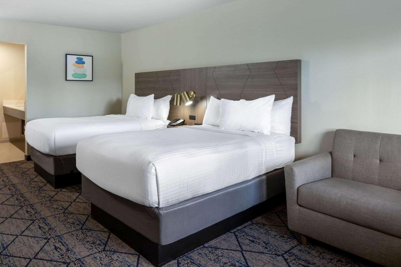 Ramada By Wyndham Modesto Yosemite Area Hotel Exterior photo