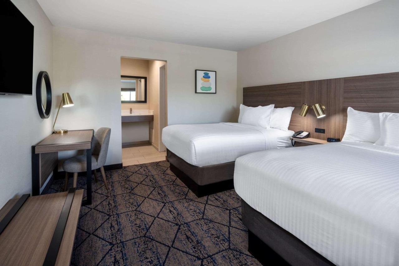 Ramada By Wyndham Modesto Yosemite Area Hotel Exterior photo